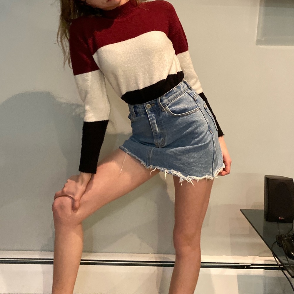 🎉2/$25 Colour block turtleneck sweater!